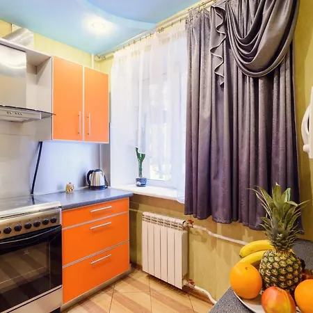 Bright On Internatsionalnaya Apartment *