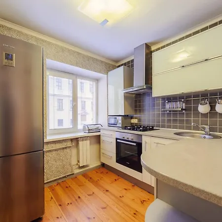 Bright On Internatsionalnaya Apartment